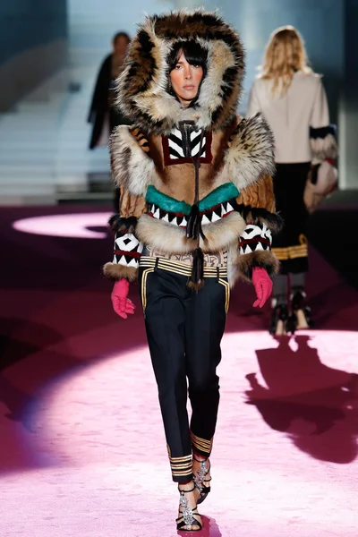 Look 28